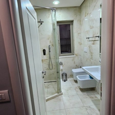 Tirane, jepet me qera apartament 3+1 Kati 2, 800 € 