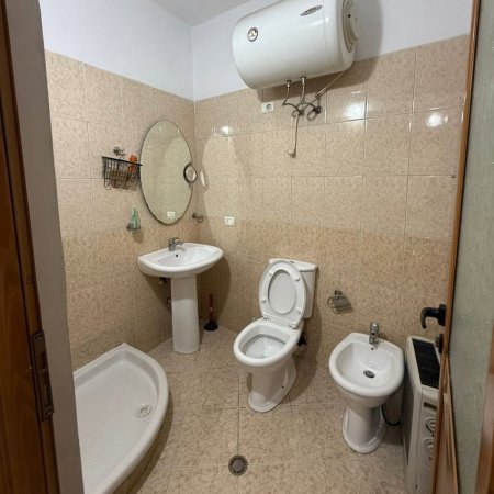Tirane, jepet me qera apartament 2+1 Kati 4, 600 €