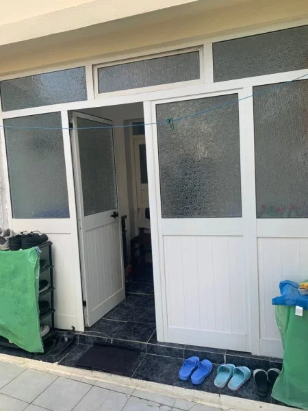 Tirane, shes shtepi 2 Katshe , 225.000 € 