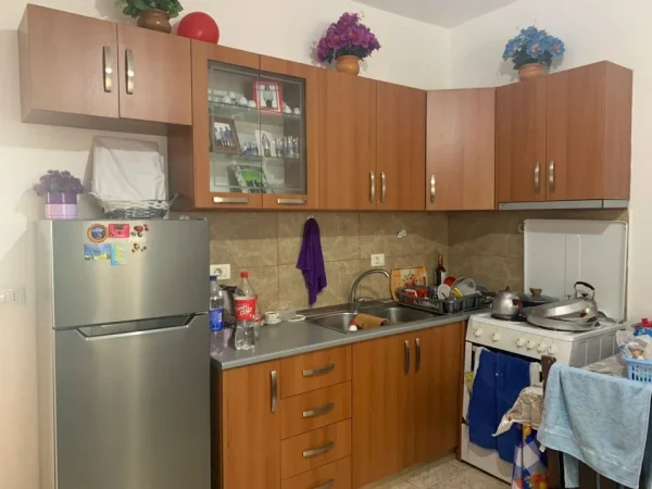 Tirane, shes shtepi 2 Katshe , 225.000 € 