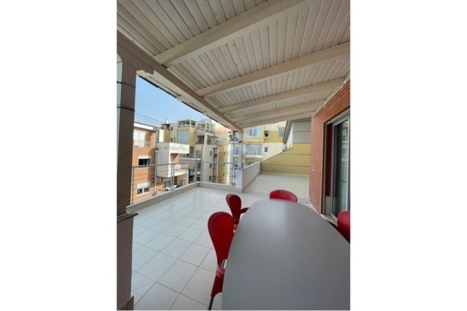 Tirane, jepet me qera apartament 2+1+Ballkon , 146 m² 1.000 € 