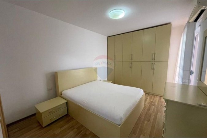Tirane, jepet me qera apartament 2+1+Ballkon , 146 m² 1.000 € 