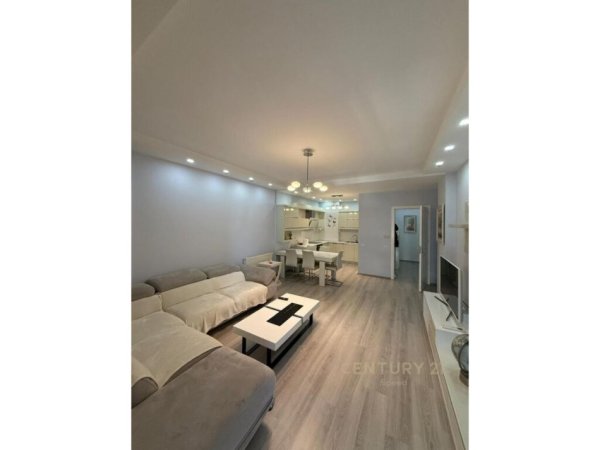 Tirane, jepet me qera apartament 2+1+Aneks+Ballkon Kati 6, 108 m² 800 € (Selvia)
