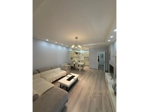 Tirane, jepet me qera apartament 2+1+Aneks+Ballkon Kati 6, 108 m² 800 € (Selvia)