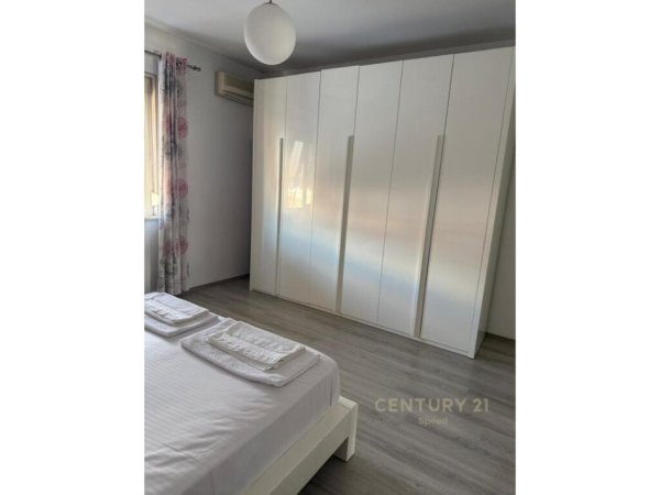 Tirane, jepet me qera apartament 2+1+Aneks+Ballkon Kati 6, 108 m² 800 € (Selvia)