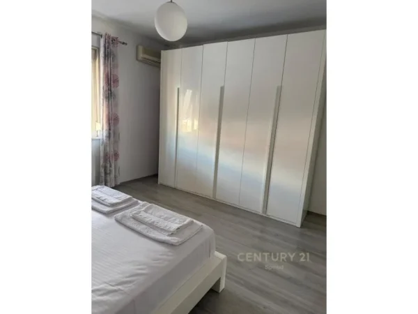 Tirane, jepet me qera apartament 2+1+Aneks+Ballkon Kati 6, 108 m² 800 € (Selvia)