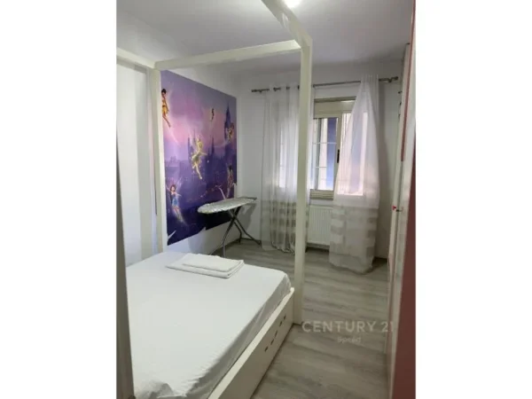 Tirane, jepet me qera apartament 2+1+Aneks+Ballkon Kati 6, 108 m² 800 € (Selvia)