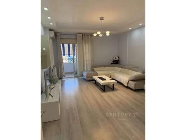 Tirane, jepet me qera apartament 2+1+Aneks+Ballkon Kati 6, 108 m² 800 € (Selvia)