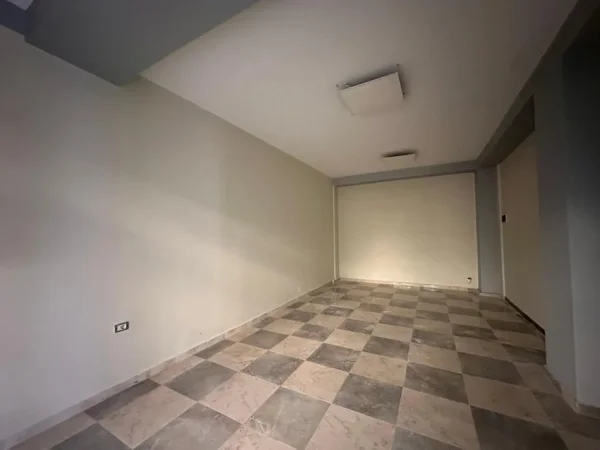 Tirane, shes dyqan Kati 0, 210.000 € 