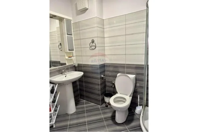 Tirane, jepet me qera apartament 2+1 Kati 8, 64 m² 450 € (astir)