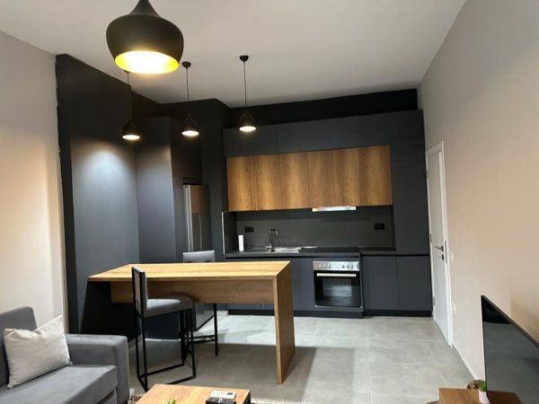 Tirane, jepet me qera apartament 1+1+Aneks Kati 8, 67 m² 800 € (square 21)