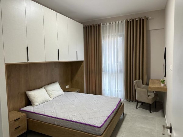 Tirane, jepet me qera apartament 1+1+Aneks Kati 8, 67 m² 800 € (square 21)