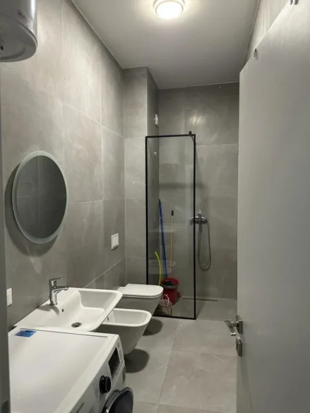 Tirane, jepet me qera apartament 1+1+Aneks Kati 8, 67 m² 800 € (square 21)