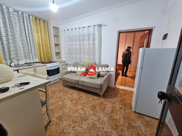 Tirane, jepet me qera apartament 1+1 Kati 1, 50 m² 35.000 € (vasil shanto)