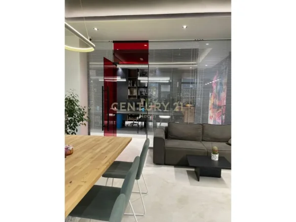 Tirane, shes zyre Kati 2, 101 m² 250.000 € (Liqeni i Thate)