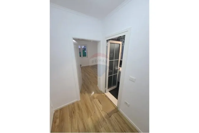 Tirane, shitet apartament 1+1 Kati 4, 55 m² 120.000 € (Rruga Bardhyl)