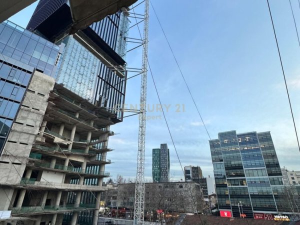 Tirane, jepet me qera ambjent biznesi Kati 3, 153 m² 1.300 € (QENDER)