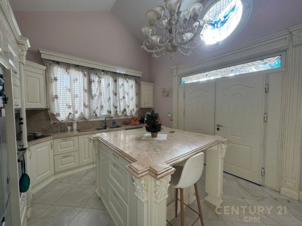 Tirane, jepet me qera Vile 3 Katshe Kati 4, 1.300 m² (Akacia Hills)