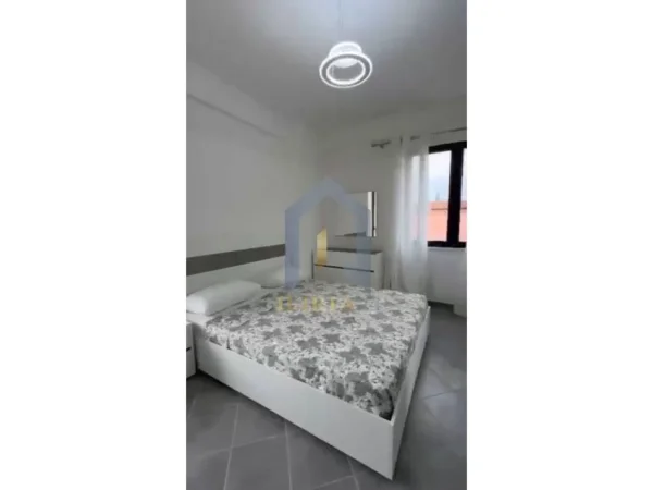 Tirane, jap me qera apartament 2+1+Ballkon Kati 2, 92 m² 700 € (Rruga Panorama)