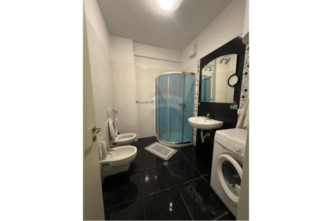 Tirane, jepet me qera apartament 2+1 , 88 m² 750 € (kompleksi deliorgj)