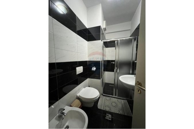 Tirane, jepet me qera apartament 2+1 , 88 m² 750 € (kompleksi deliorgj)
