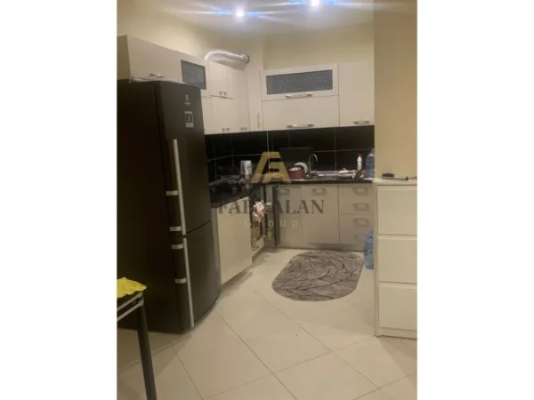 Tirane, jepet me qera apartament 1+1 Kati 6, 400 € (Astir, tek Bar Oslo)