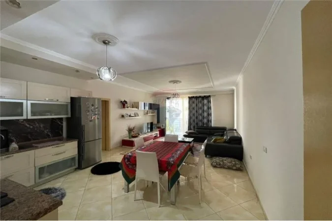 Tirane, shitet apartament 2+1+Ballkon Kati 5, 132.000 € 