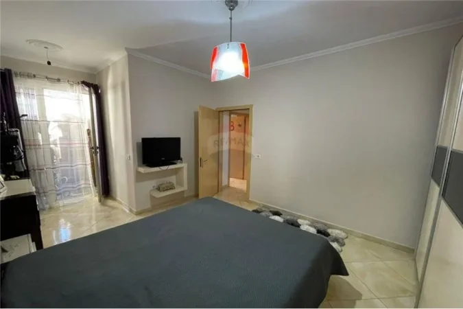 Tirane, shitet apartament 2+1+Ballkon Kati 5, 132.000 € 