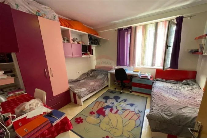Tirane, shitet apartament 2+1+Ballkon Kati 5, 132.000 € 