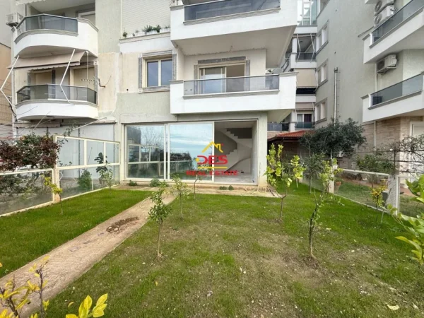Vlore, shitet apartament duplex 3+1+Aneks+Ballkon Kati 0, 144 m² (Rruga Dhimitër Konomi)