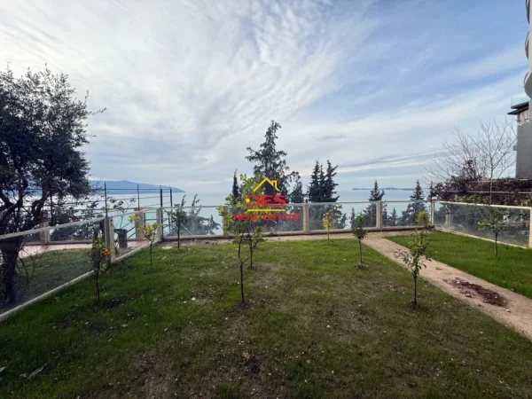 Vlore, shitet apartament duplex 3+1+Aneks+Ballkon Kati 0, 144 m² (Rruga Dhimitër Konomi)