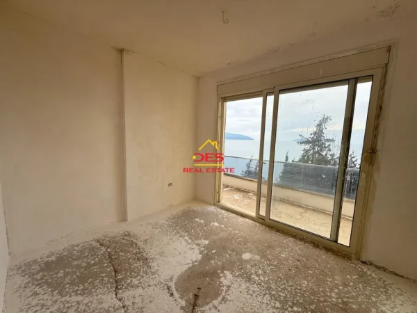Vlore, shitet apartament duplex 3+1+Aneks+Ballkon Kati 0, 144 m² (Rruga Dhimitër Konomi)