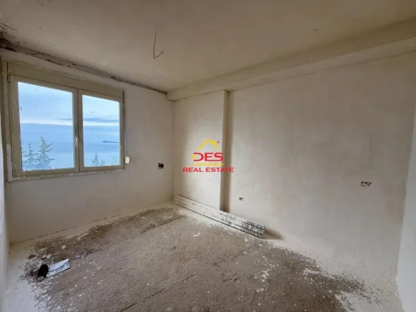 Vlore, shitet apartament duplex 3+1+Aneks+Ballkon Kati 0, 144 m² (Rruga Dhimitër Konomi)