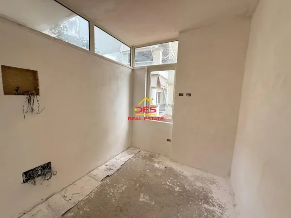Vlore, shitet apartament duplex 3+1+Aneks+Ballkon Kati 0, 144 m² (Rruga Dhimitër Konomi)
