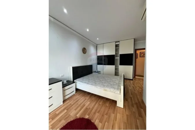 Tirane, jepet me qera apartament 2+1 Kati 4, 110 m² 600 € (QIRA APARTAMENT 2+1 NE XHAMLLIK!)