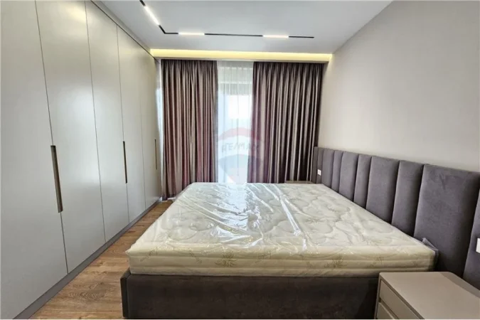 Tirane, jepet me qera apartament 2+1+Ballkon Kati 5, 112 m² 1.000 € 
