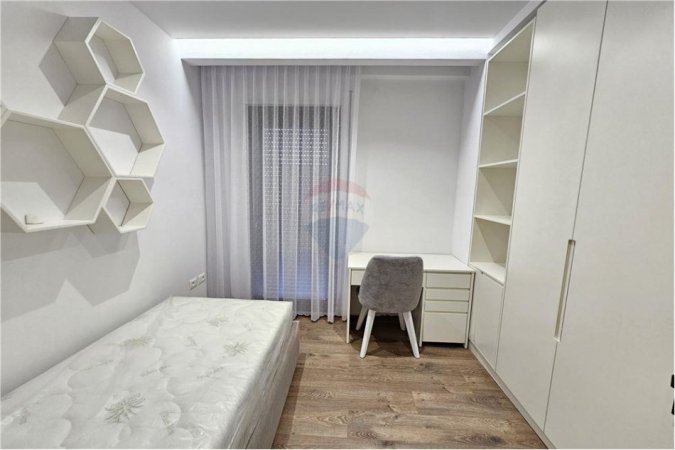 Tirane, jepet me qera apartament 2+1+Ballkon Kati 5, 112 m² 1.000 € 