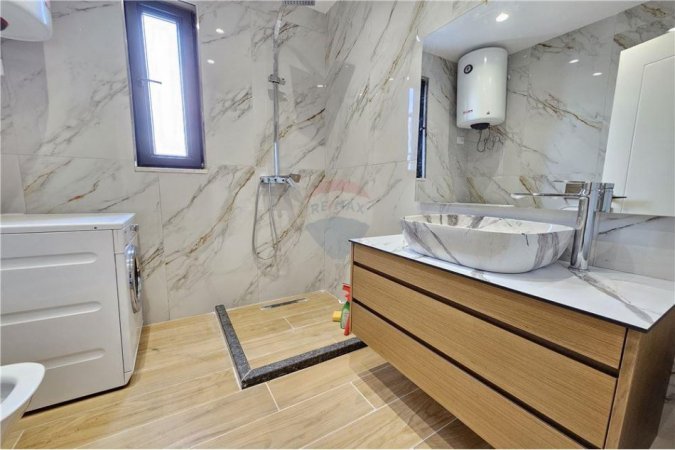 Tirane, jepet me qera apartament 2+1+Ballkon Kati 5, 112 m² 1.000 € 