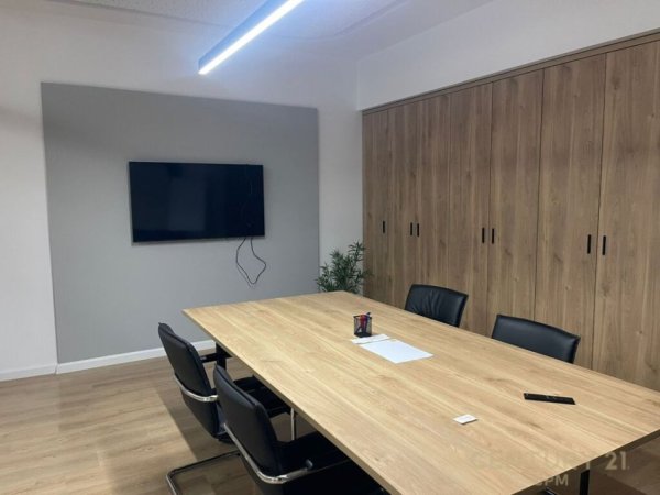 Tirane, jap me qera zyre , 260 m² 3.500 € (Kompleksi Delijorgji)
