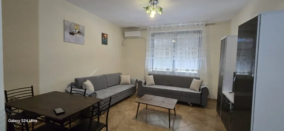 Tirane, jepet me qera apartament 2+1+Ballkon Kati 5, 115 m² 700 € (Rr.e Kosovarve)