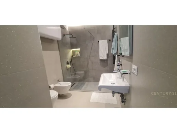 Tirane, shes apartament 3+1+3 , 241 m² 369.000 € (Kodra e Diellit)