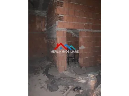 Tirane, jepet me qera ambjent biznesi Kati 1, 200 m² 500 € (Rruga Myslym Keta)