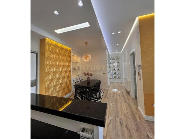 Tirane, jap me qera apartament 2+1 2 Poste Parkimi , 130 m² 2.500 € (Stadiumi Qemal Stafa)