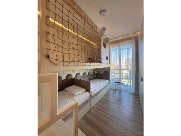 Tirane, jap me qera apartament 2+1 2 Poste Parkimi , 130 m² 2.500 € (Stadiumi Qemal Stafa)