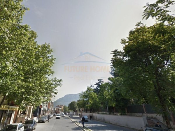 Tirane, jepet me qera dyqan Kati 0, 47 m² 500 € (Shkolla e Bashkuar)