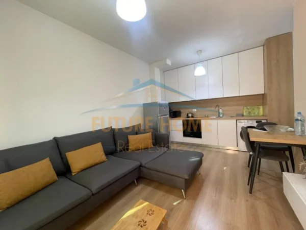 Tirane, jepet me qera apartament 1+1+Ballkon Kati 1, 55 m² 500 € (5 Maji)
