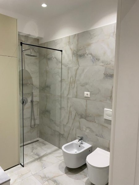 Tirane, jepet me qera apartament 1+1 Kati 9, 70 m² 500 € (Rr: Teodor Keko Astir)