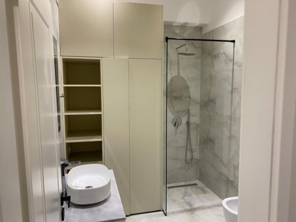 Tirane, jepet me qera apartament 1+1 Kati 9, 70 m² 500 € (Rr: Teodor Keko Astir)
