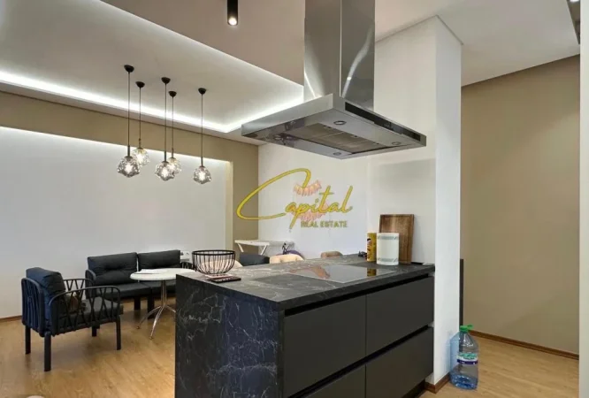 Tirane, jepet me qera apartament 2+1 Kati 7, 135 m² 1.100 € (RRUGA E KAVAJES)