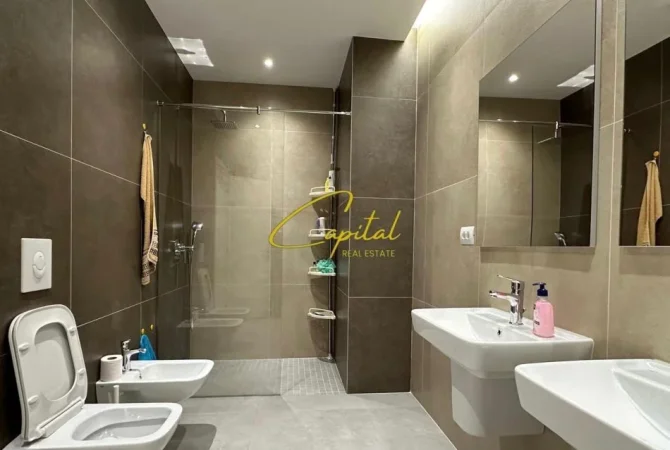 Tirane, jepet me qera apartament 2+1 Kati 7, 135 m² 1.100 € (RRUGA E KAVAJES)